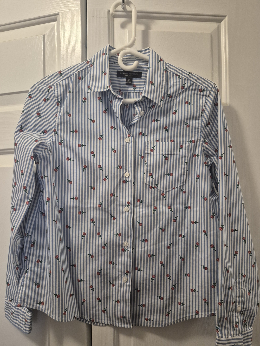 Banana Republic Oxford Light Blue & White Striped Shirt with Red Rose Print, XS